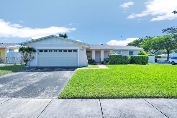 Winston Park, 13634 SW 72nd Ter, Kendale Lakes, Florida 33183, image 2