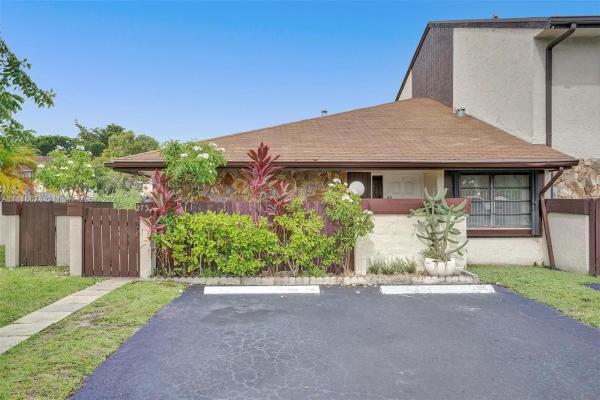 Seldins Estates, 275 NE 201st Ter, Ives Estates, Florida 33179, image 2