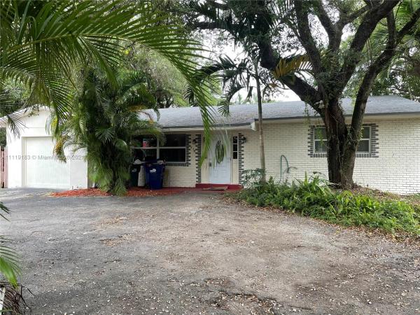 Pleasant Village, 605 NE 164th St, Golden Glades, Florida 33162, image 2