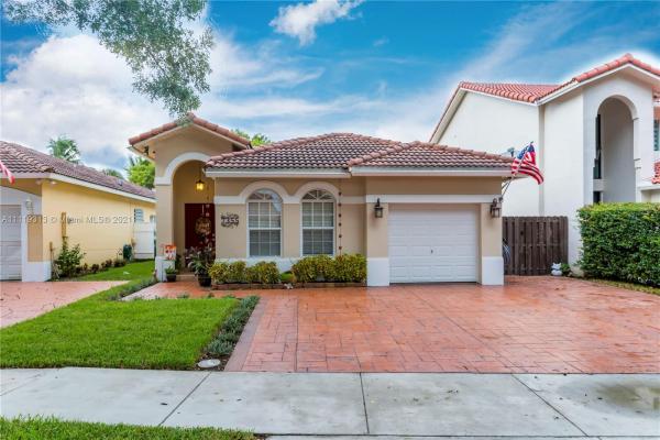 Royal Singapore Lake, 7355 Coldstream Dr, Country Club, Florida 33015, image 2