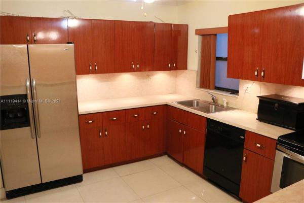 Northlake Village At The California Club, 830 NE 199th St #103a, Ives Estates, Florida 33179, image 2