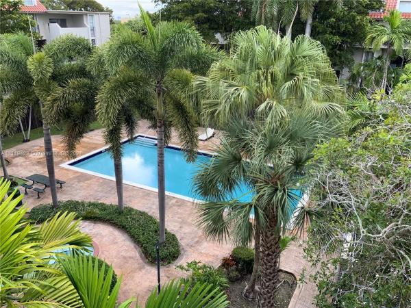 Dadeland Grove, 6900 N Kendall Dr #A408, Pinecrest, Florida 33156, image 2