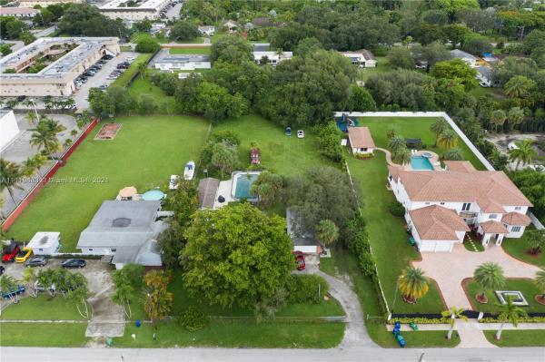 Biscayne Gardens, 131 NW 154th St, Golden Glades, Florida 33169, image 2