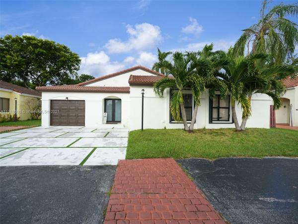 Poinciana Pointe, 8717 SW 5th Ter, Fountainebleau, Florida 33174, image 2
