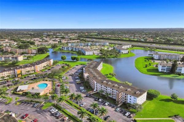 Guildford At Century Village, 4023 Guildford B, Boca Raton, Florida 33434, image 2