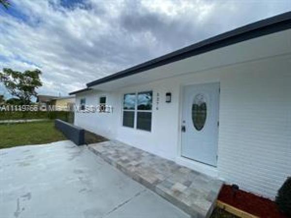 Bankers, 3276 NW 180th St, Miami Gardens, Florida 33056, image 2