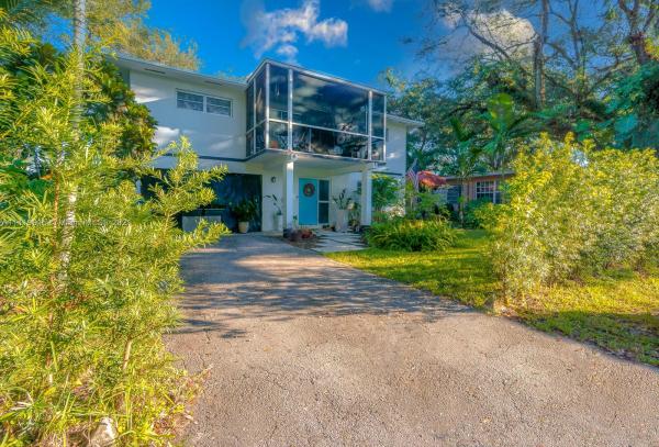 Pleasant Village, 701 NE 164th St, Golden Glades, Florida 33162, image 2