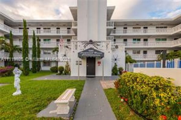 Longwood House, 11685 Canal Dr #102, North Miami, Florida 33181, image 1