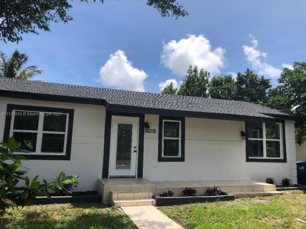 Hyde Park Manor, 1120 NW 140th Ter, Golden Glades, Florida 33168, image 2