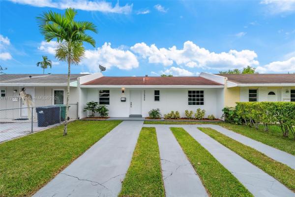 Royale Green, 12906 SW 51st St, Kendale Lakes, Florida 33175, image 2