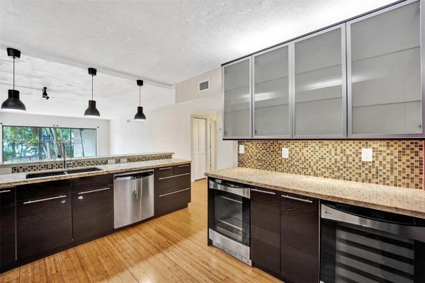 Summertree Village, 461 Ives Dairy Rd #206-2, Ives Estates, Florida 33179, image 2