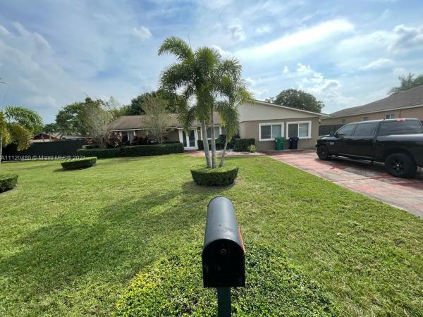 Gir, 12990 SW 189th St, South Miami Heights, Florida 33177, image 1