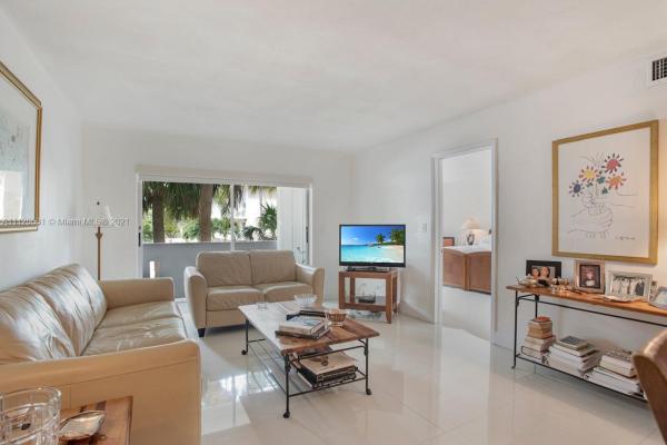 Blue Pelican, 300 Galen Dr #204, Key Biscayne, Florida 33149, image 2