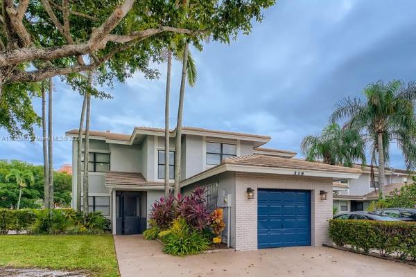 The Townhomes Of Deer Creek, 318 Deer Creek Lakeside Way, Deerfield Beach, Florida 33442, image 2