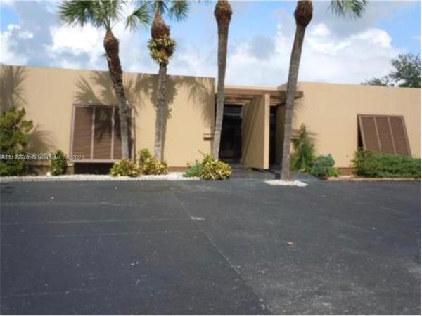 Loch Lomond East, 15811 Kingsmoor Way #15811, Miami Lakes, Florida 33014, image 2