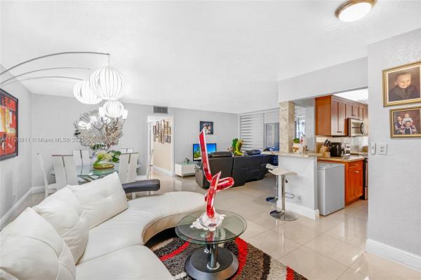 Lake Park, 952 NE 199th St #117, Ives Estates, Florida 33179, image 2