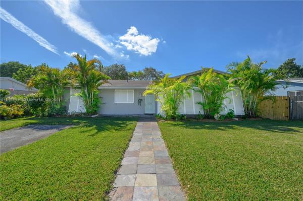 Point Royale, 10210 SW 194th St, Cutler Bay, Florida 33157, image 2