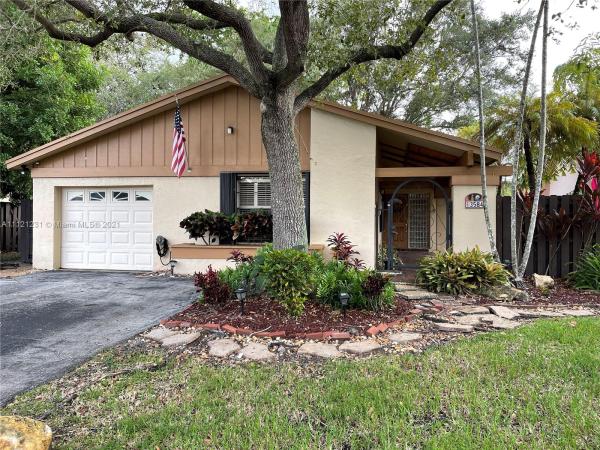 Patio Homes In The Crossings, 13584 SW 115th Ter, The Crossings, Florida 33186, image 2