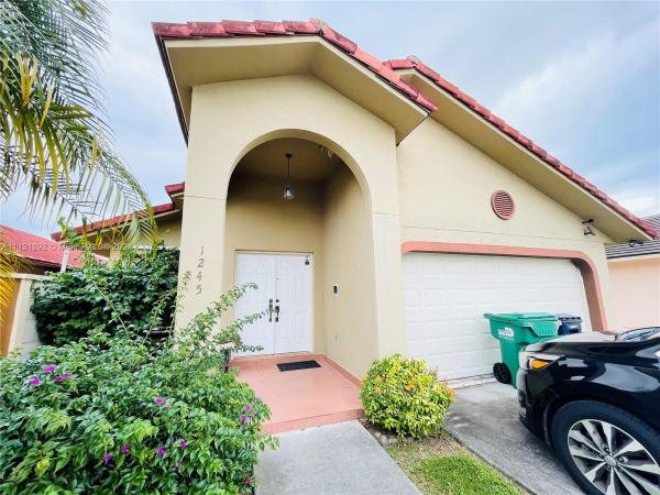 1245 SW 143rd Pl, Unincorporated Dade County, Florida 33184, image 2