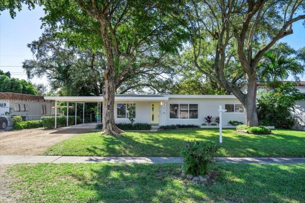 Hillside, 1610 NE 157th Ter, North Miami Beach, Florida 33162, image 2