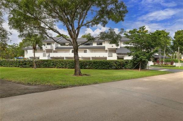 Gables South, 5750 Turin St #207, Coral Gables, Florida 33146, image 2