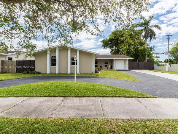 Bel Aire, 9638 Sterling Dr, Cutler Bay, Florida 33157, image 2
