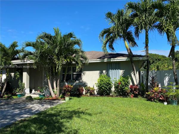 Salma Lake, 14131 SW 291st Ter, Leisure City, Florida 33033, image 2