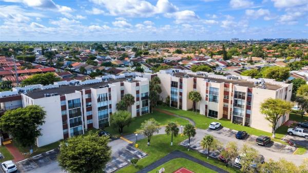 Versailles Gardens, 9411 SW 4 St #407, Fountainebleau, Florida 33174, image 2