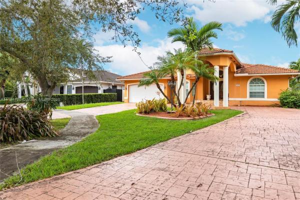 2042 SW 140th Pl, Unincorporated Dade County, Florida 33175, image 2