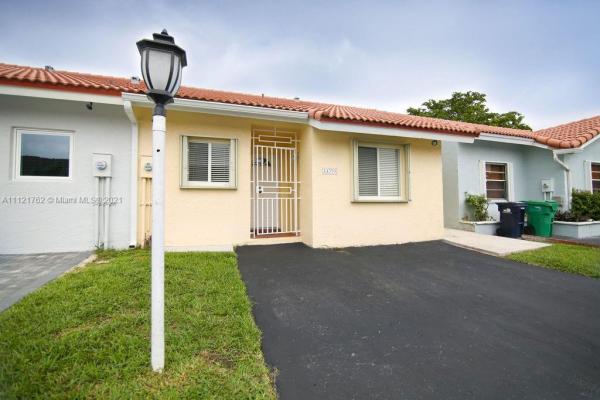 Bird Lakes Townhouses, 14359 SW 46th Ter 0, Kendale Lakes, Florida 33175, image 2