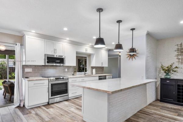 Plantation Manors, 501 Sandlewood Ln, Plantation, Florida 33317, image 1