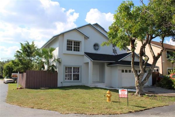 Country Lake, 19050 NW 78th Pl, Hialeah, Florida 33015, image 2
