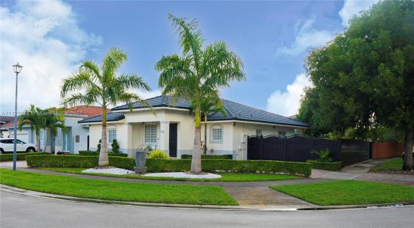 Spanish Lakes, 19980 NW 78th Path, Hialeah, Florida 33015, image 2