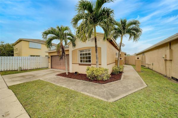 Riverbend, 367 E Riverbend Dr, Sunrise, Florida 33326, image 1