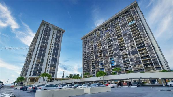 Brickell Place, 1865 Brickell Ave #A1812, Miami, Florida 33129, image 2