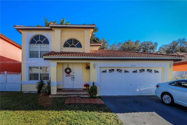 Marbella Park, 19621 NW 82nd Ct, Hialeah, Florida 33015, image 2