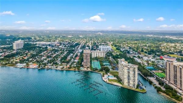 11111 Biscayne Blvd #6D, Unincorporated Dade County, Florida 33181, image 2