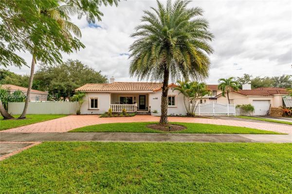 Country Club Estates, 565 South Dr, Miami Springs, Florida 33166, image 2