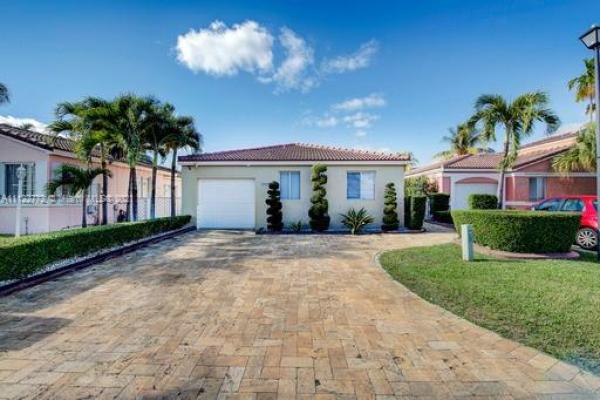 Weitzer Serena Lakes West, 16890 SW 142nd Pl, Richmond West, Florida 33177, image 2