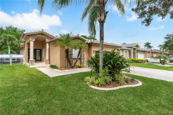 Natalie's Cove, 12213 Natalies Cove Rd, Cooper City, Florida 33330, image 2