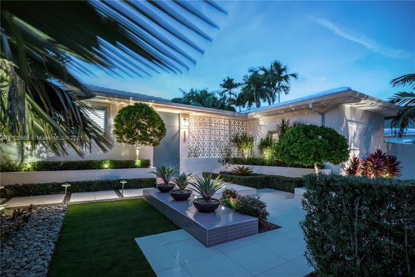 Beach View, 5540 Pine Tree Dr, Miami Beach, Florida 33140, image 2