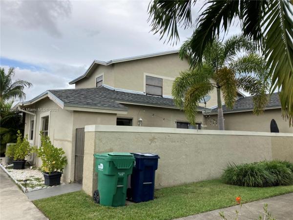 Westwind Lakes Garden Homes, 6722 SW 152nd Pl #29-22, Kendall West, Florida 33193, image 2