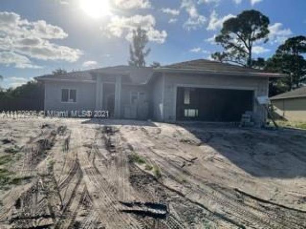 1538 SE Manth Ln, Florida 34983, image 2