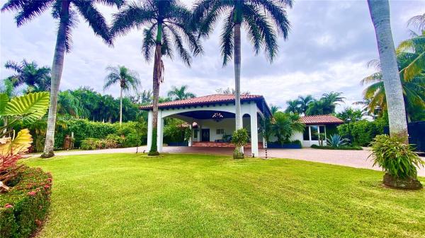 Biscayne Gardens, 26 NE 158th St, Golden Glades, Florida 33162, image 2