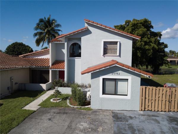 Farberville, 20182 W Oakmont Cir, Country Club, Florida 33015, image 2