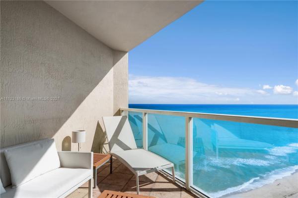 La Perla, 16699 Collins Ave #3010, Sunny Isles Beach, Florida 33160, image 2