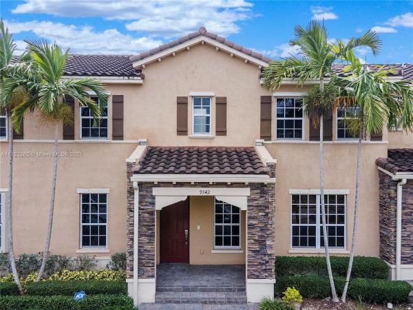Kendall Commons Townhomes, 9342 SW 171st Ave, The Hammocks, Florida 33196, image 2