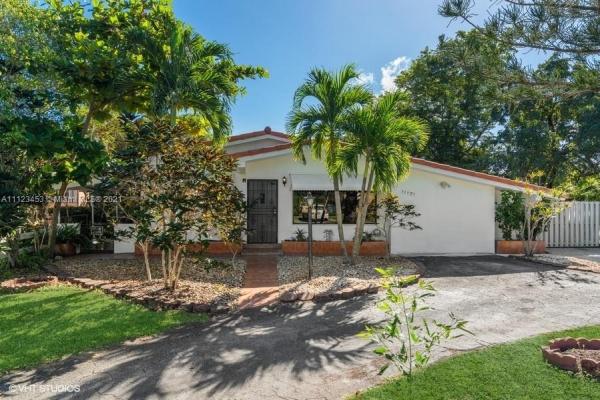 Biscayne Lawn, 11101 NE 11th Pl, Biscayne Park, Florida 33161, image 2