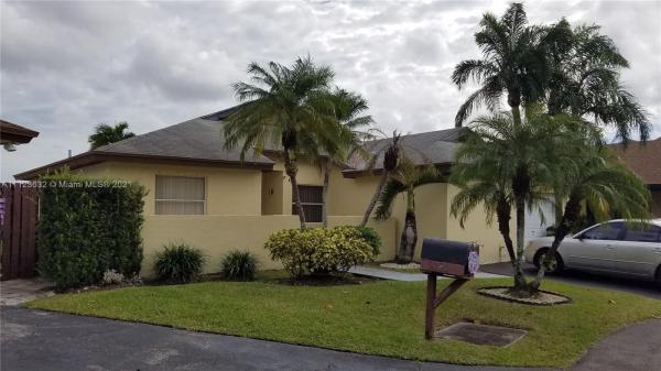 Lakes Of The Meadow, 5025 SW 151st Pl, Kendall West, Florida 33185, image 2