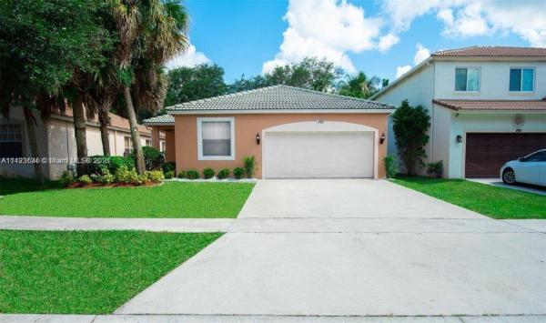 Seminole Lakes, 192 Seminole Lakes Dr, Royal Palm Beach, Florida 33411, image 2